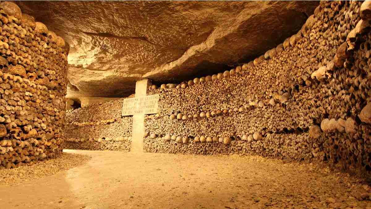Catacombs cover image in Paris in France