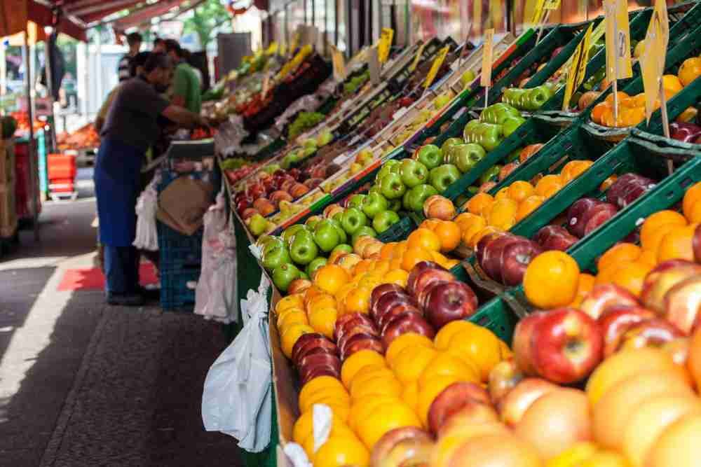 Wochenmarkt am Maybachufer in Berlin in Deutschland Wochenmarkt am Maybachufer in Berlin in Deutschland