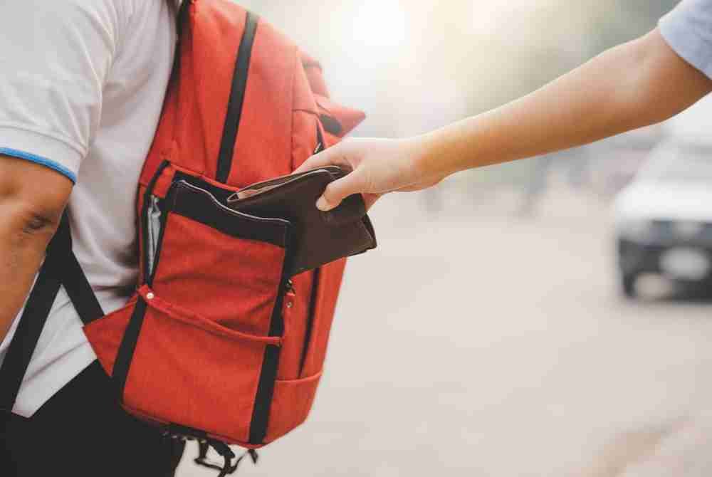 5 Cheap and Sneaky Ways to Prevent Pickpockets in Europe