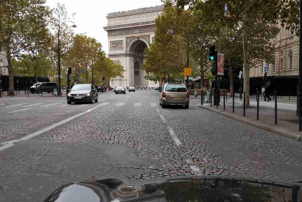 rent a car in Paris in France 2