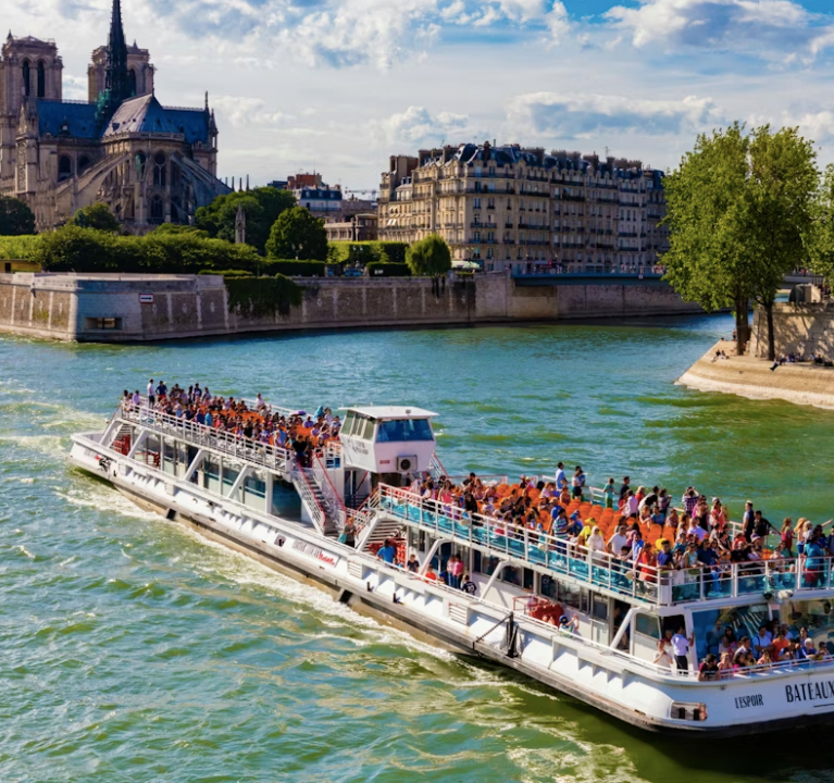 Seine River: Cruise by Bateaux Mouches
